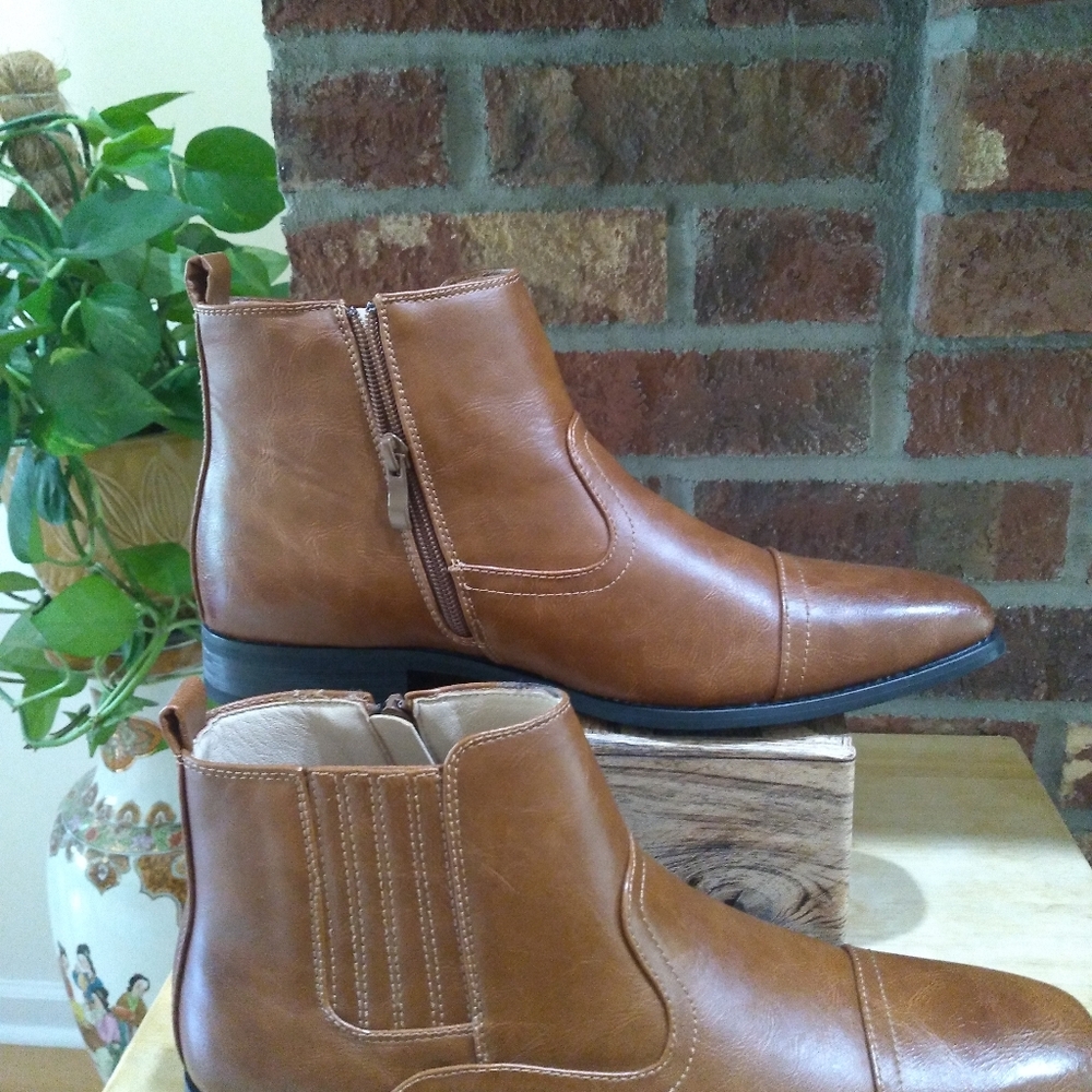 NEW in the box Vance Co ALEX men's dressy zippered cap-toe boots in Tan size 8.